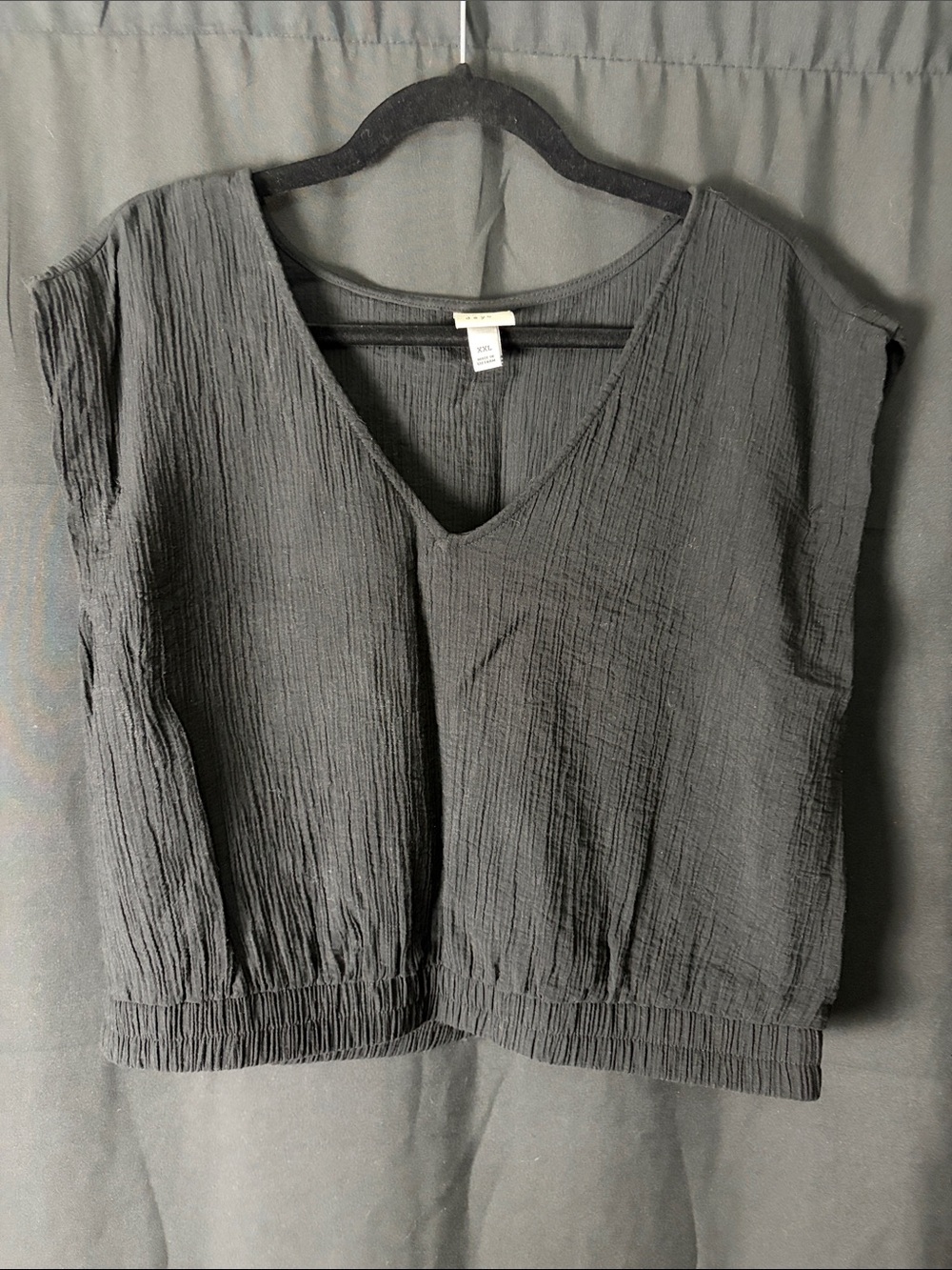 Black V-Neck Textured Cropped Top